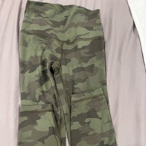 Lululemon, size 4, camo